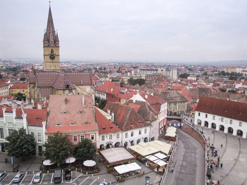 Sibiu, Transsylvanië, Roemenië, Oosten, vakantie, prachtig, oud, historie, geschiedenis, plein, brug, bezienswaardigheid, rondtrip, eurotrip, auto